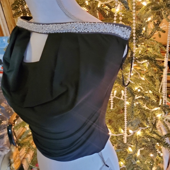 New Showpo Revolve HALTER pearl NECKLINE Keyhole TOP IN BLACK sz XS ruched - Picture 7 of 13